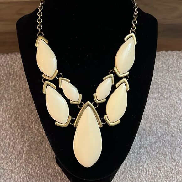 NEW Premier Designs “Blanca” Necklace - Picture 1 of 4
